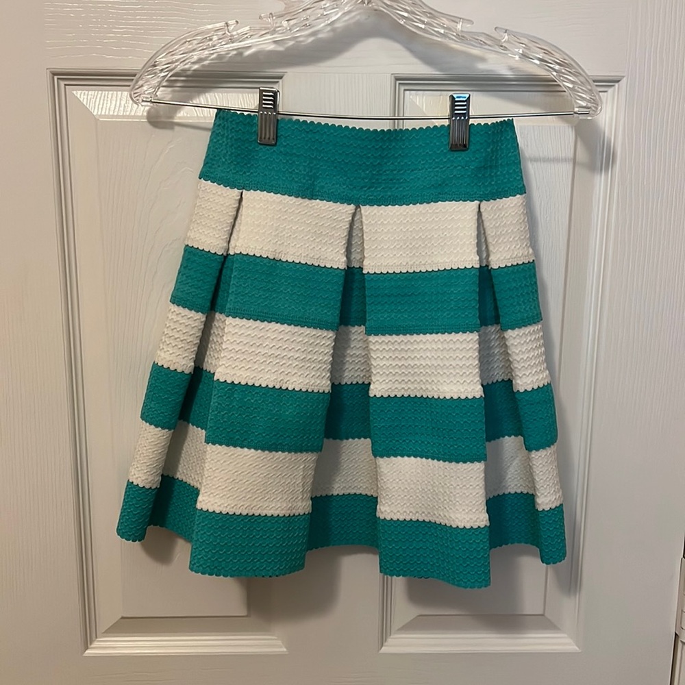 Touch Me teal and white skirt size small